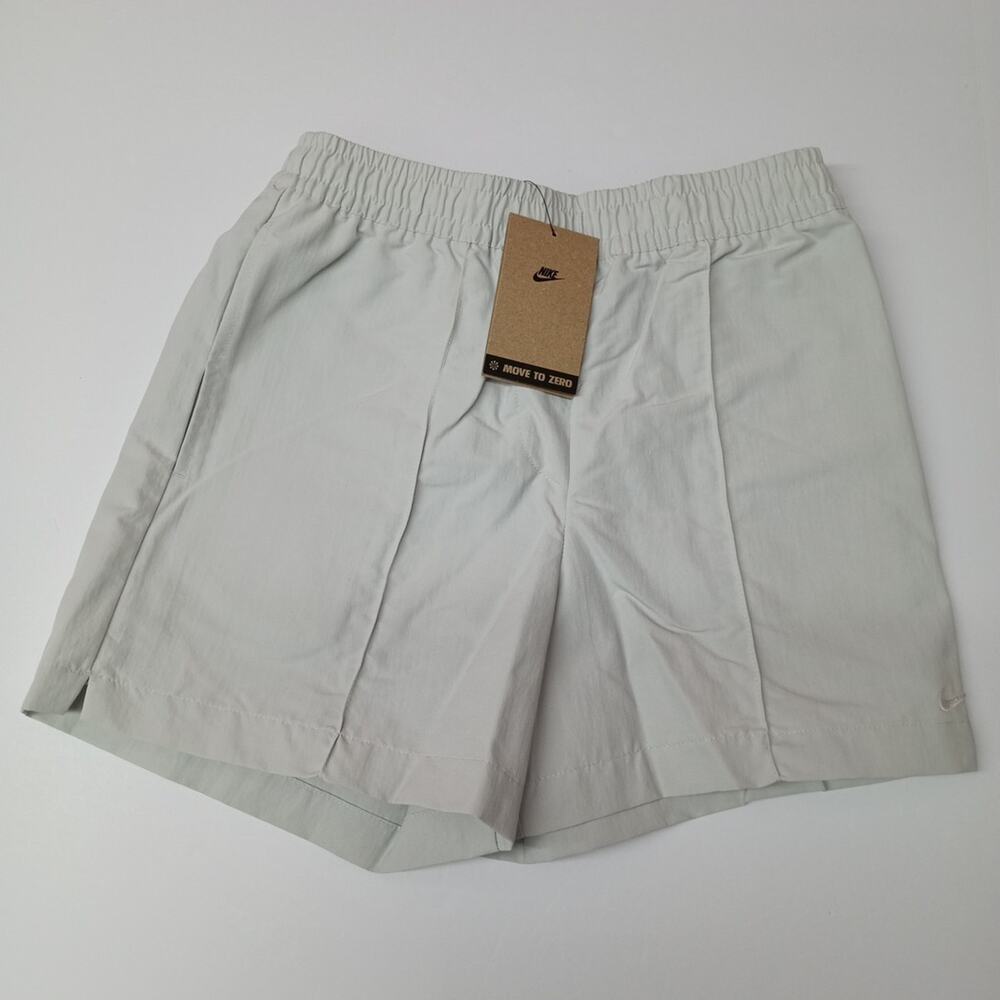 Nike Shorts Women's Size XS Silver Woven Mid Rise 5" Inseam
